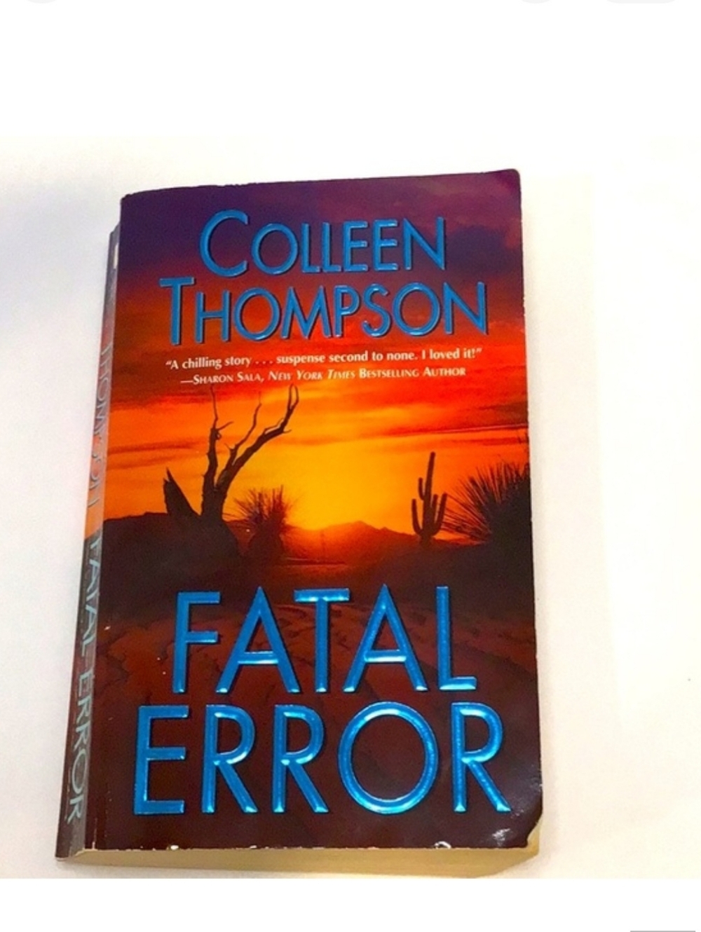 💚 FREE with any purchase ⭐️ Colleen Thompson - Fatal Error Softcover Book